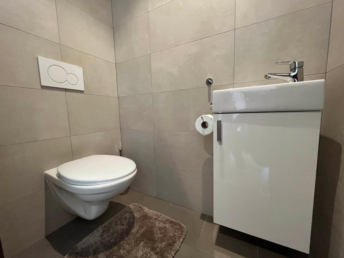 Elegant Escape Apartment I - City Centre Братислава Экстерьер фото