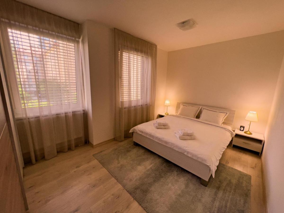 Elegant Escape Apartment I - City Centre Братислава Экстерьер фото