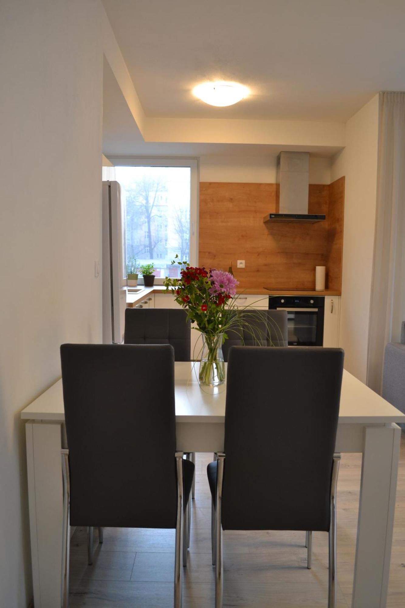 Elegant Escape Apartment I - City Centre Братислава Экстерьер фото